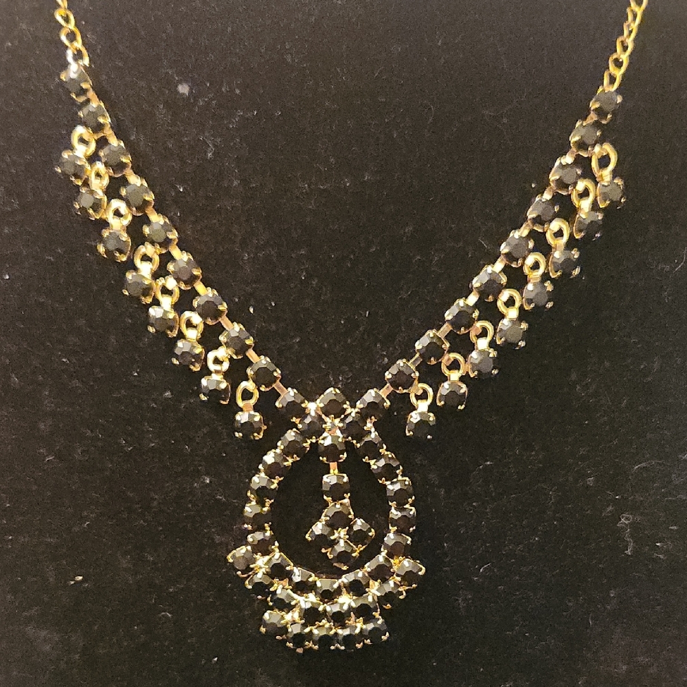 Elegant Black and Gold Necklace With Earrings‎